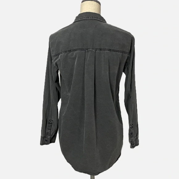 Pilcro Anthropologie Juni Button Up Shirt Top Gray Ruffle Distressed Small - Picture 2 of 11